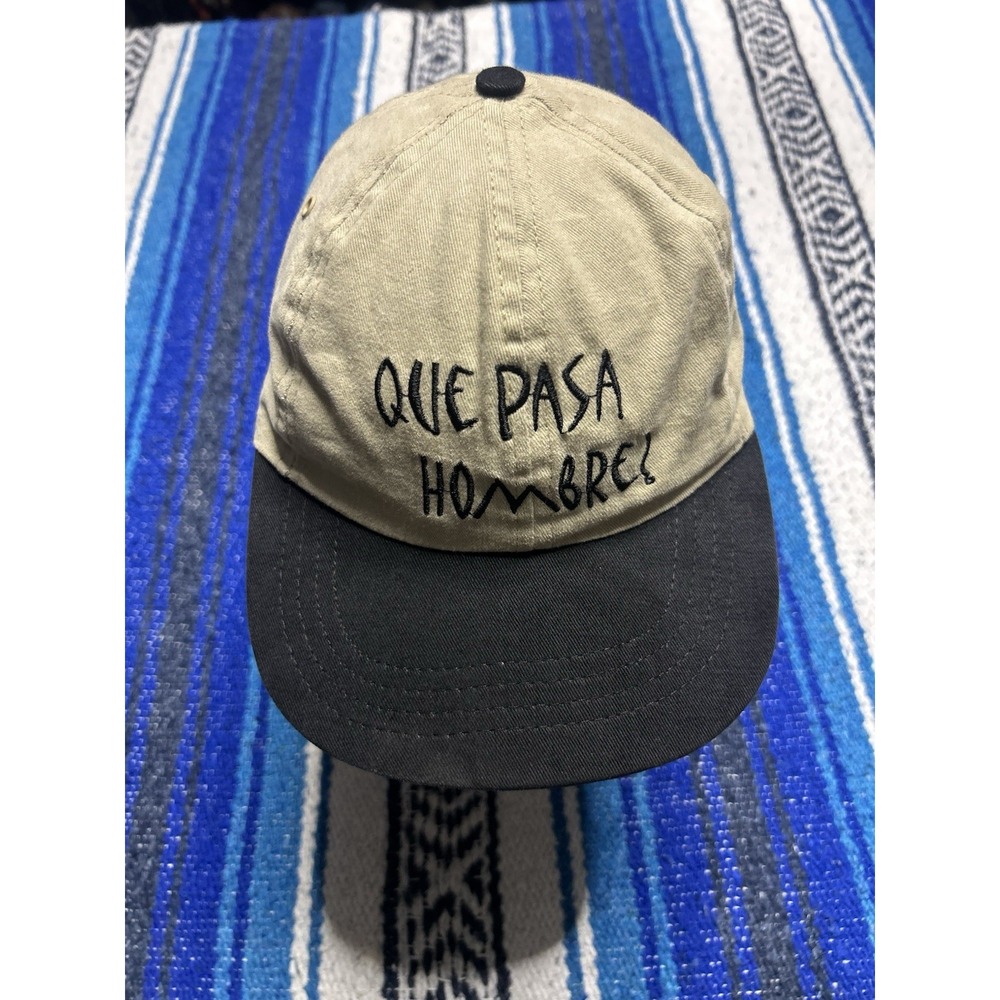 Vintage AmeriCap Que Pasa Hombre Made in USA Snapback Hat Beige Black